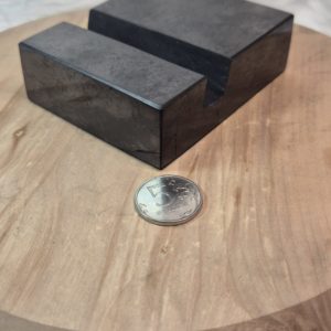 Подставка для телефона из Шунгита